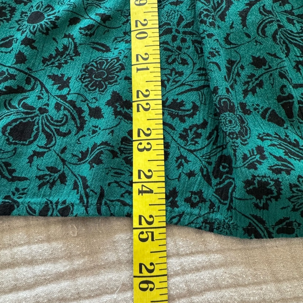 Knox Rose long sleeve, flowy green and black top - Picture 7 of 7